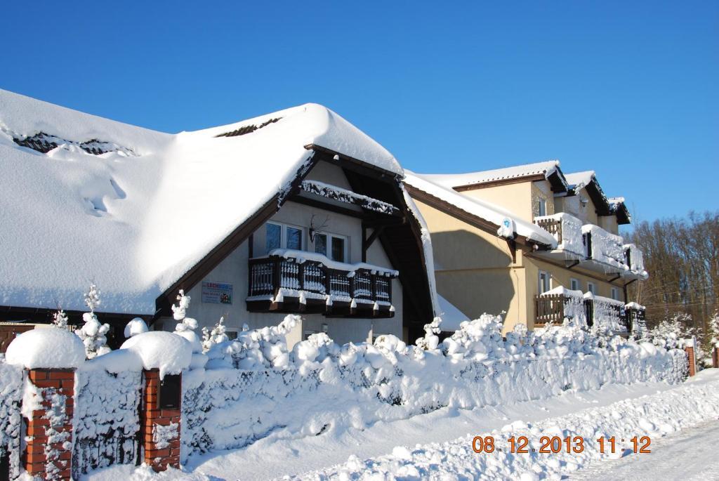 Zajazd I Restauracja "Mysliwskie Zacisze" Nikielkowo Exterior photo